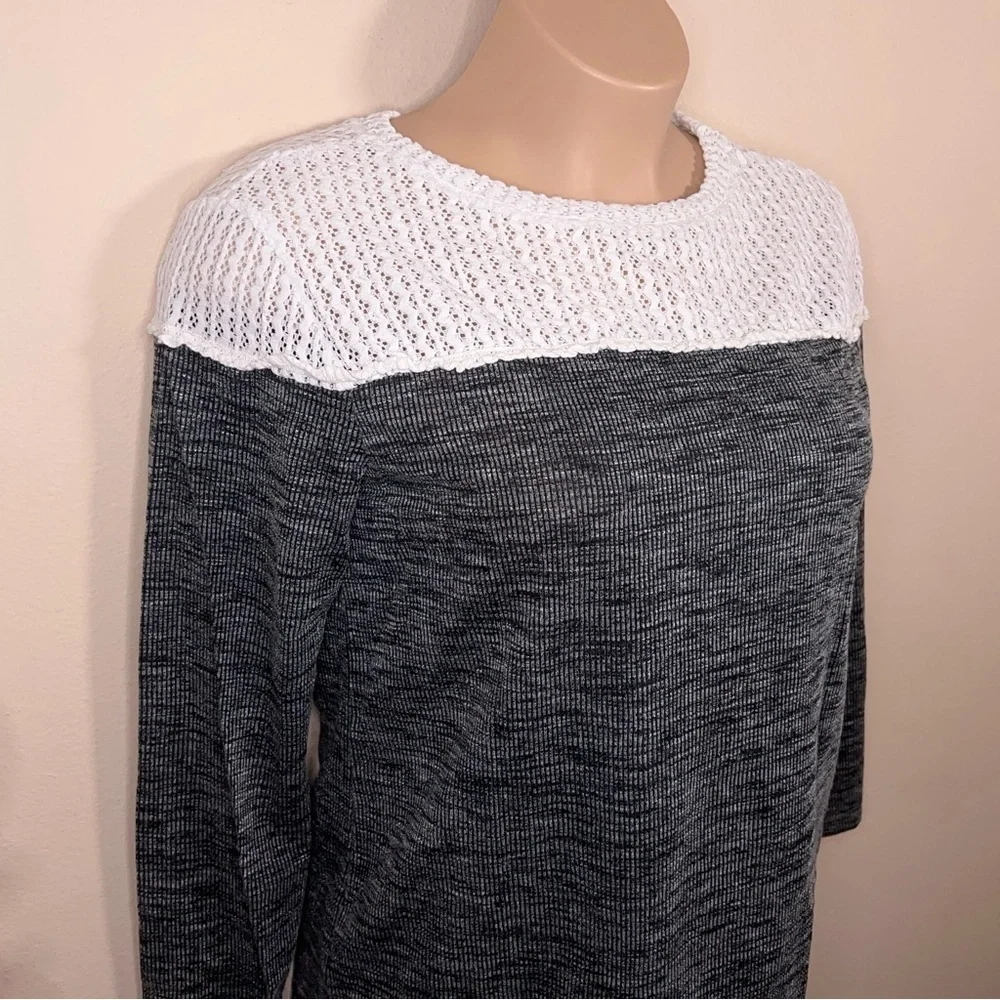 XL Dark Grey Waffle Knit Top White Lace Accent Long Sleeve Stretch Casual